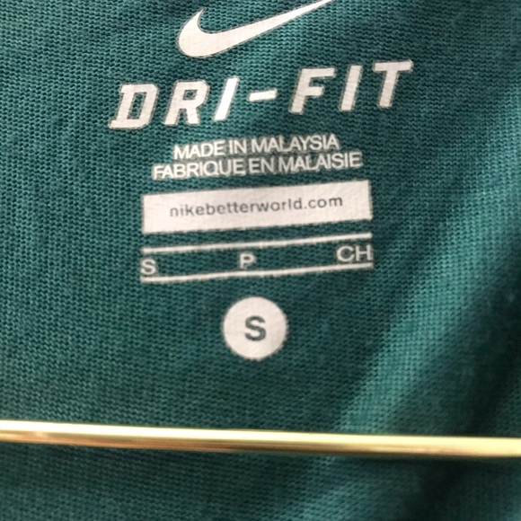 Nike Dri-Fit top - Picture 2 of 3
